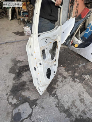 Nissan Qashqai sağ arka kapı