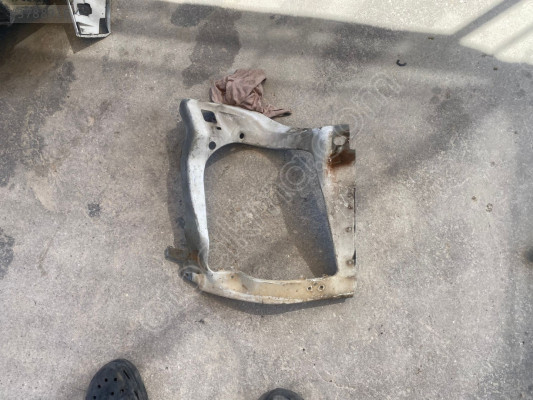 FORD TRANSIT SAĞ FAR BRAKETİ 7C1113K019