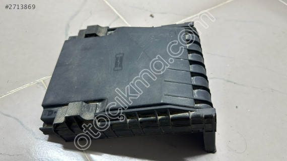 2010-16 MODEL VW TİGUAN ORJ ÇIKMA SİGORTA KUTUSU ÜST KAPAK