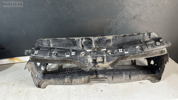 BMW 3 SERİ F30 LCİ ÖN ÜST HAVA KANAL MASKESİ 51747255413