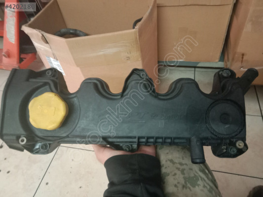 Doplo 1.9 JTD külbütör üst kapağı kod 55197017