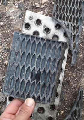 Mercedes Axor ön panjur yağ dolum kapağı