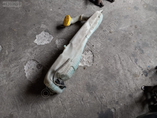 Renault megane 1 yedek su bidonu