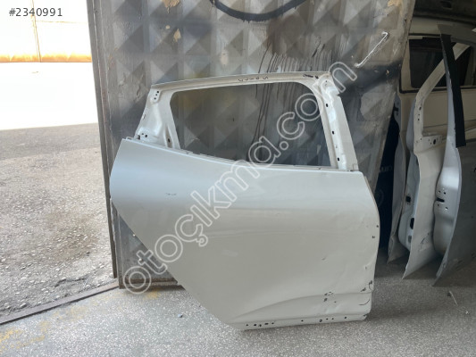 RENAULT CLİO 5 SAĞ ARKA KAPI ÇIKMA