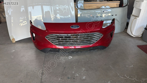 Ford Kuga dolu ön tampon panjur