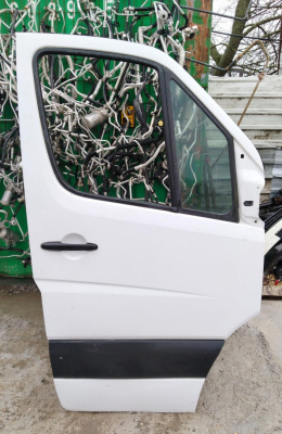 MERCEDES SPRİNTER SAĞ ÖN KAPI ÇEVİK OTO ÇIKMA