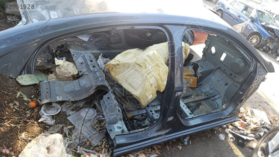 RENAULT MEGANE 4 SAĞ KAPI DİREĞİ ORJİNAL ÇIKMA