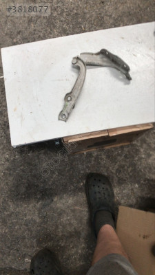 AUDİ A4 kaput menteşesi