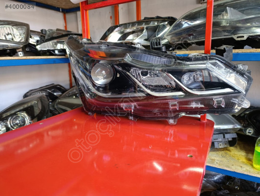 TOYOTA COROLLA SAĞ FAR ORJİNAL ÇIKMA