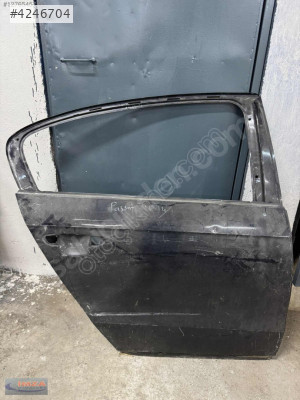 VW PASSAT B7 SAĞ ARKA KAPI ORİJİNAL ÇIKMA