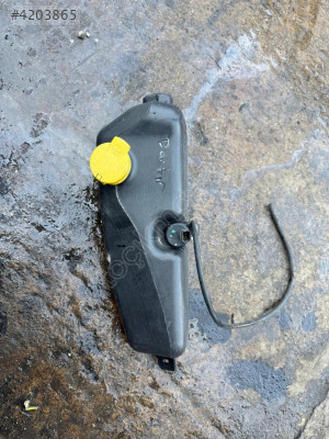 2022 duster sılecek suyu deposu