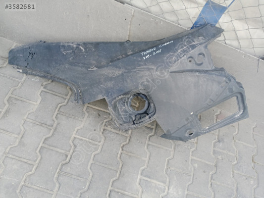 Toyota Corolla arka sol çamurluk