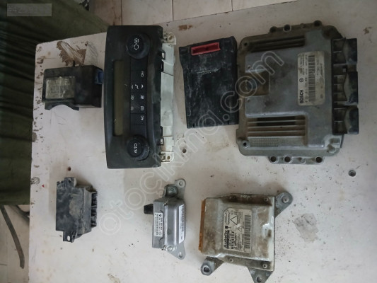 Renault laguna 2 motor beyni ve ekran