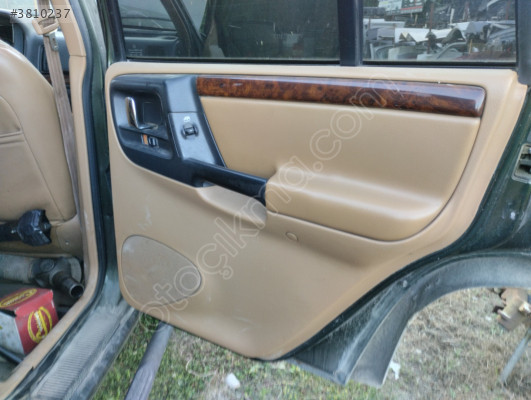 Jeep Grand Cherokee için Sağ Arka Kapı - Oto Çıkma Parça