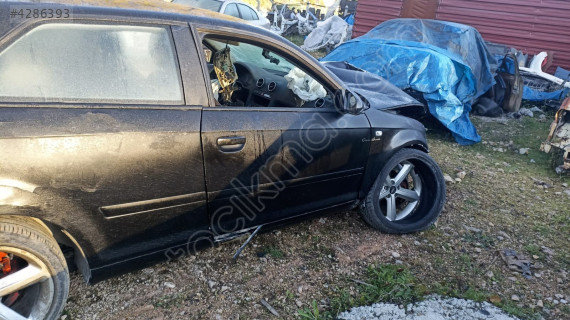 Audi A3 sağ kapı tek kapıli