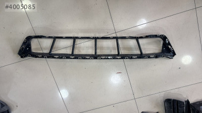 BMW 5 SERİ İ5 G60 ÖN TAMPON ORTA IZGARA 51118084629