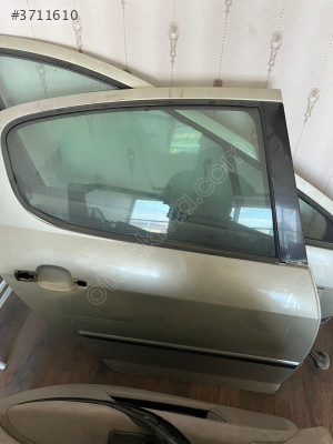 PEUGEOT  407  SAĞ  ARKA  KAPI