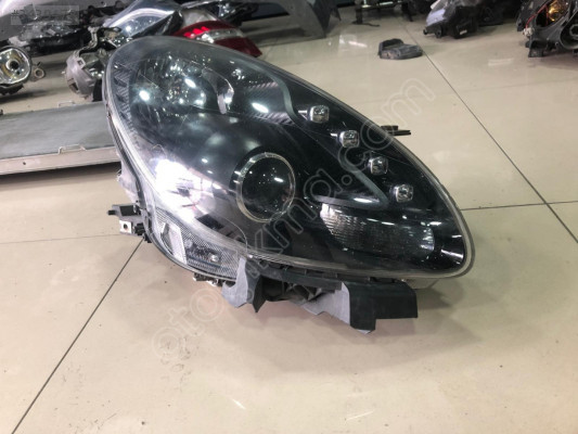 ALFA ROMEO GİULİETTA  KARBON ZEMİN XENON SAĞ FAR