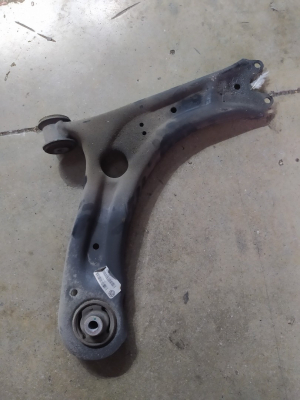 ÇIKMA VW JETTA SAĞ ÖN SALINCAK 5C0407152D