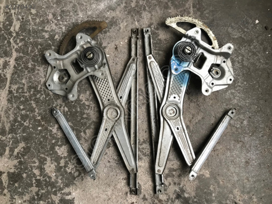Toyota Yaris Sağ Ön Cam Krikosu 2000-2005