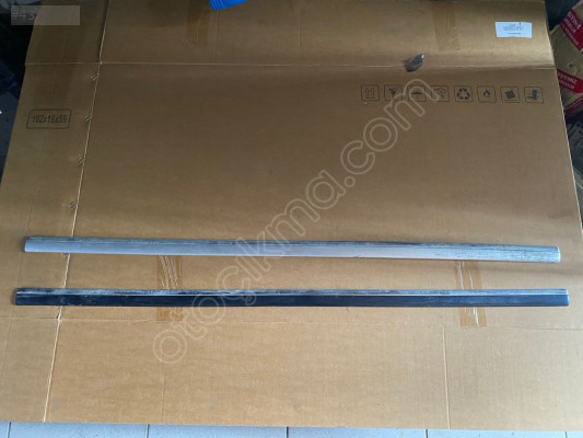 VOLKSWAGEN BORA SAĞ ÖN KAPI ÇITASI 1J4853516D ÇAĞRI OTO