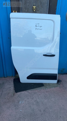 BERLINGO SAĞ SÜRGÜLÜ KAPI HATASIZ BOYASIZ ORJİNAL ÇIKMA PARÇA