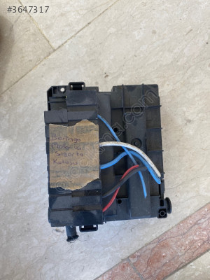 CİTROEN BERLİNGO MOTOR İÇİ SİGORTA KUTUSU 9636079380