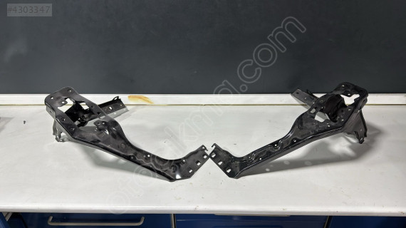 BMW X1 U11 SAĞ-SOL FAR YUVA SACI 51648737292