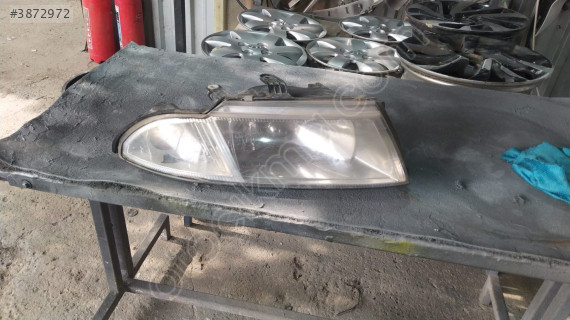 Mitsubishi carisma sag ön far