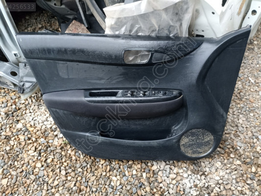 Hyundai i20 Sol Ön Kapı Döşemesi