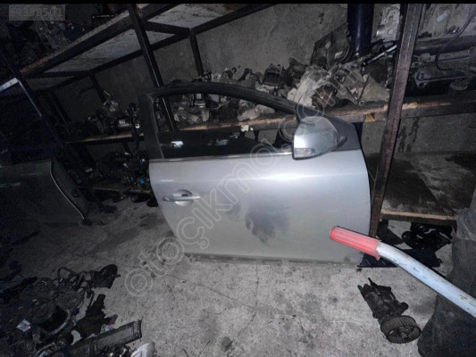 Renault Fluence Sağ Ön Kapı Çıkma Orjinal