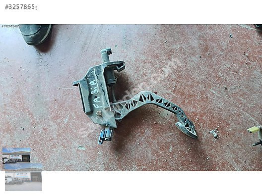 OTO CEMDEN ÇIKMA SKODA FABİA DEBRİYAJ PEDALI