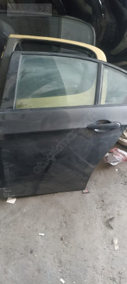 BMW E90 SOL ARKA KAPI