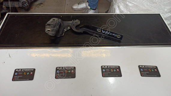 3C8823301A CC SOL KAPUT MENTEŞESİ 09-17