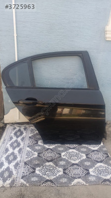 BMW E90 SOL ARKA KAPI