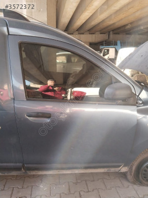 Dacia DOKKER Sağ Ön Kapı