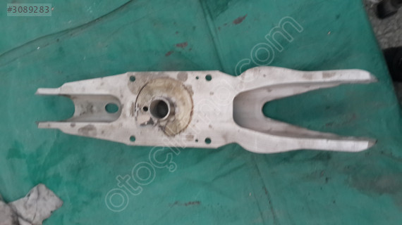 Mercedes A B GLA CLA  TAŞIYICI ARKA SAĞ SALINCAĞI A2463520202