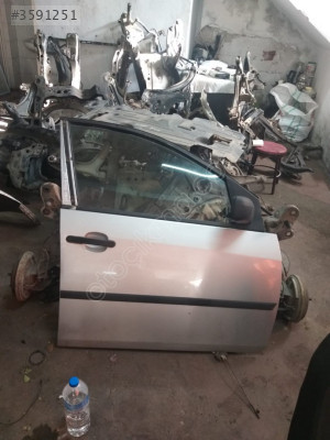 Fiesta Sağ Ön Kapı - Ford Araçlar İçin Mert Oto Çıkma Par