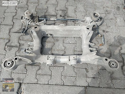 6793801 BMW F10 525d xDrive Çıkma Travers Arka Orijinal