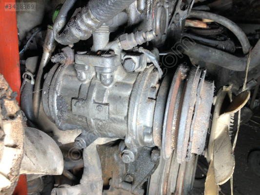 Mercedes 280 Çıkma Klima Kompresörü