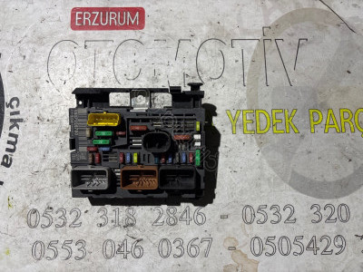 9807028780 / R04 Partner Tepe Sigorta Kutusu Orjinal Çıkma