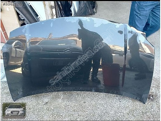 Toyota Yaris motor kaputu