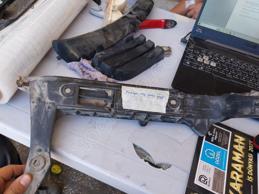 Arka Tampon Braketi Sağ  Volkswagen Transporter T5 T6