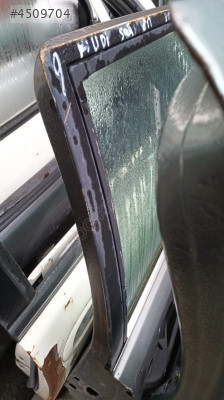 Audi 80 sağ ön kapı