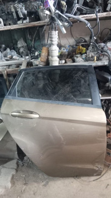 FORD FİESTA SAĞ ARKA KAPI HATASIZ DOLU 09-17