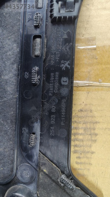 Peugeot 3008 üst motor kapaği