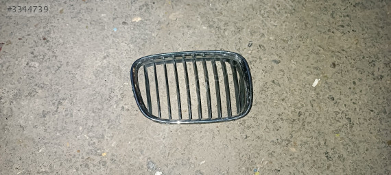 BMW E39 sağ panjur böbreği