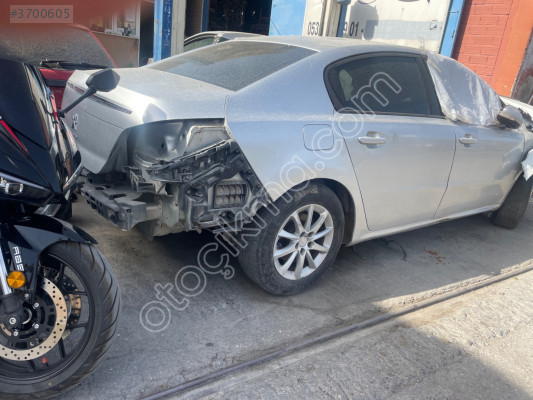 Peugeot 508 sağ arka kapı