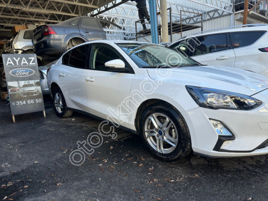 Ford Focus 4 Çıkma Sağ Arka Hatasız Beyaz kapı