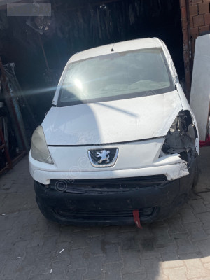 Peugeot partneri tepe tampon demiri